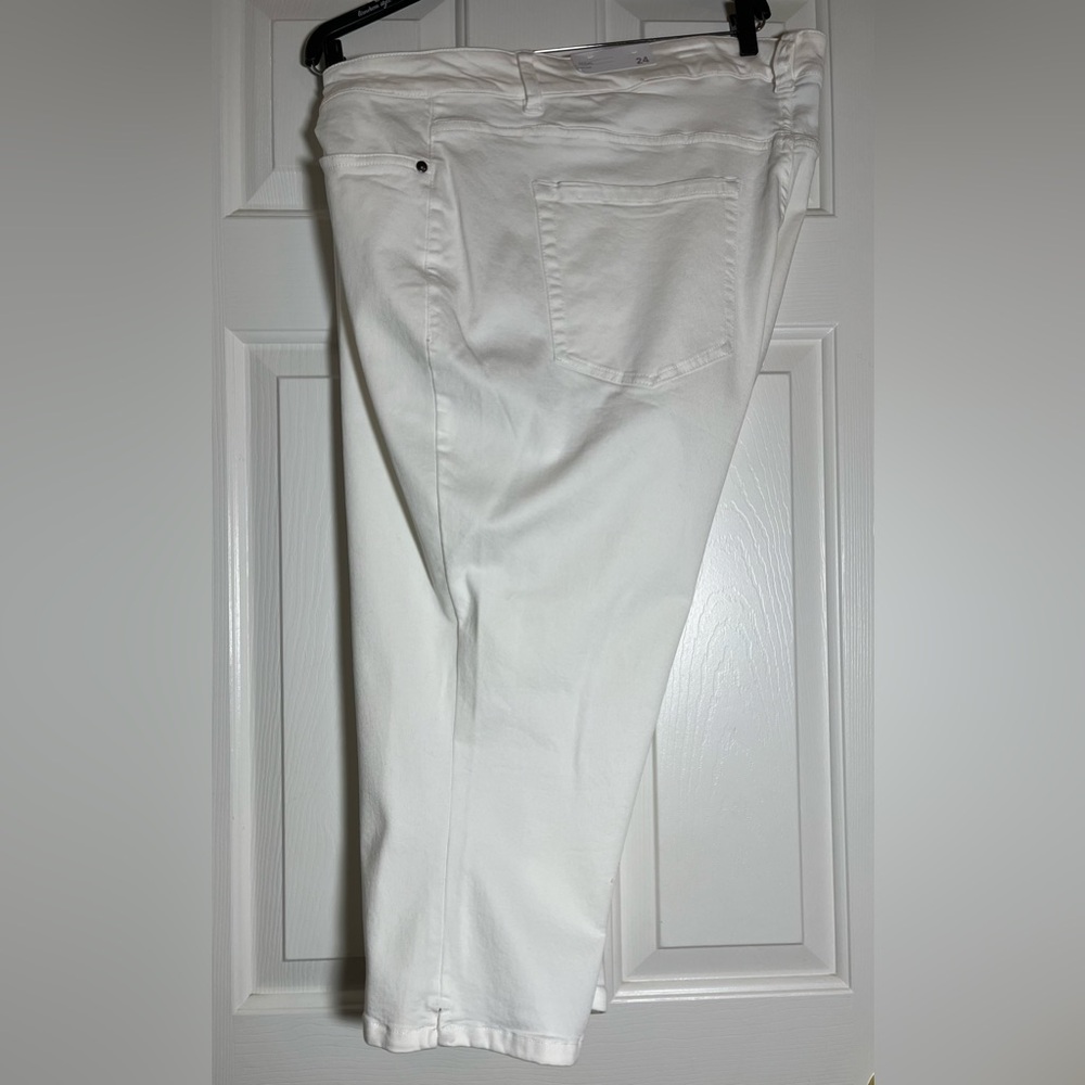 Lane Bryant White Ankle & Cropped Women’s Jeans - Picture 3 of 11